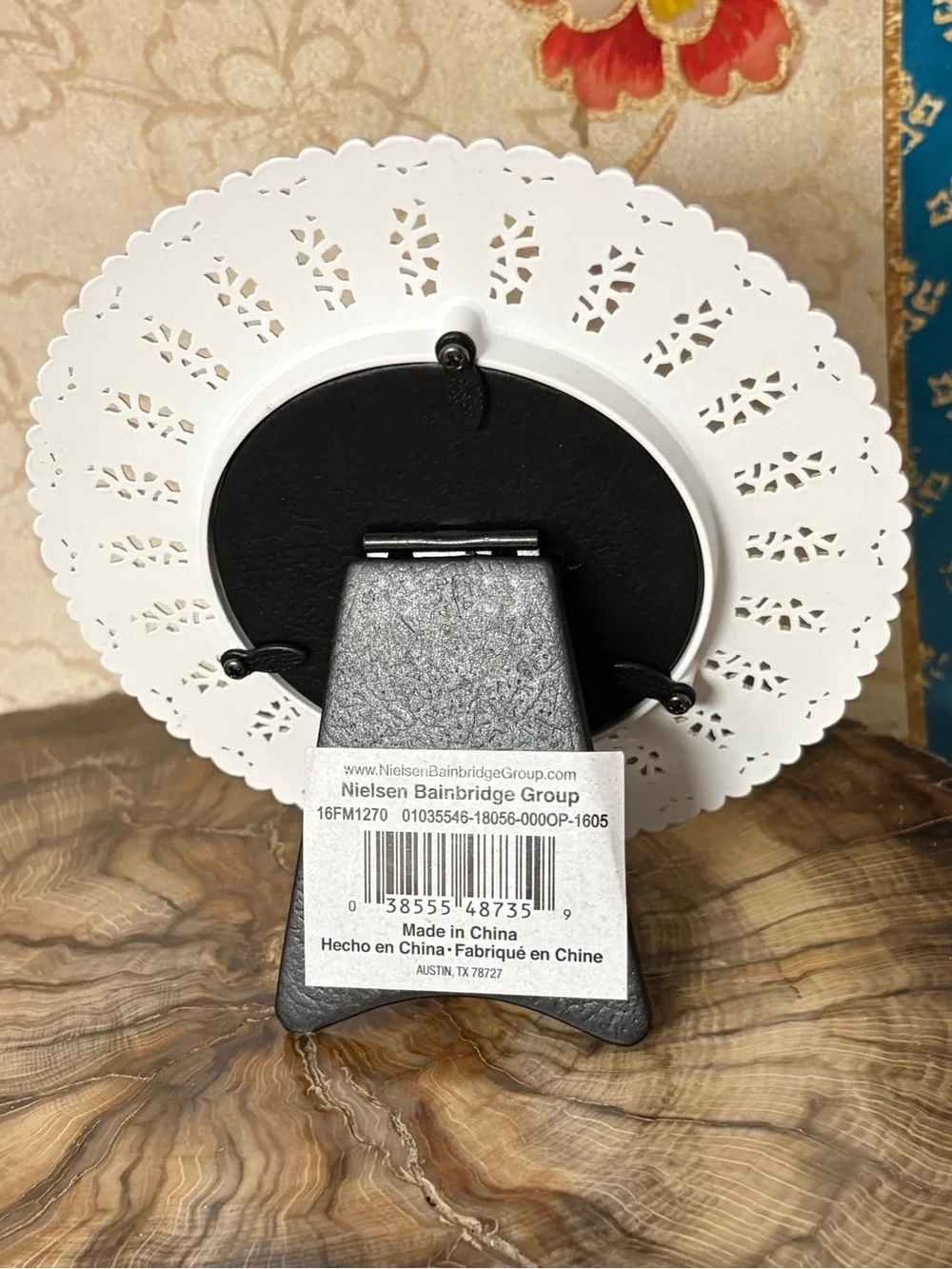 NWT Set/2 Round Metal 3x3 White Decorative Lace Photo Frames